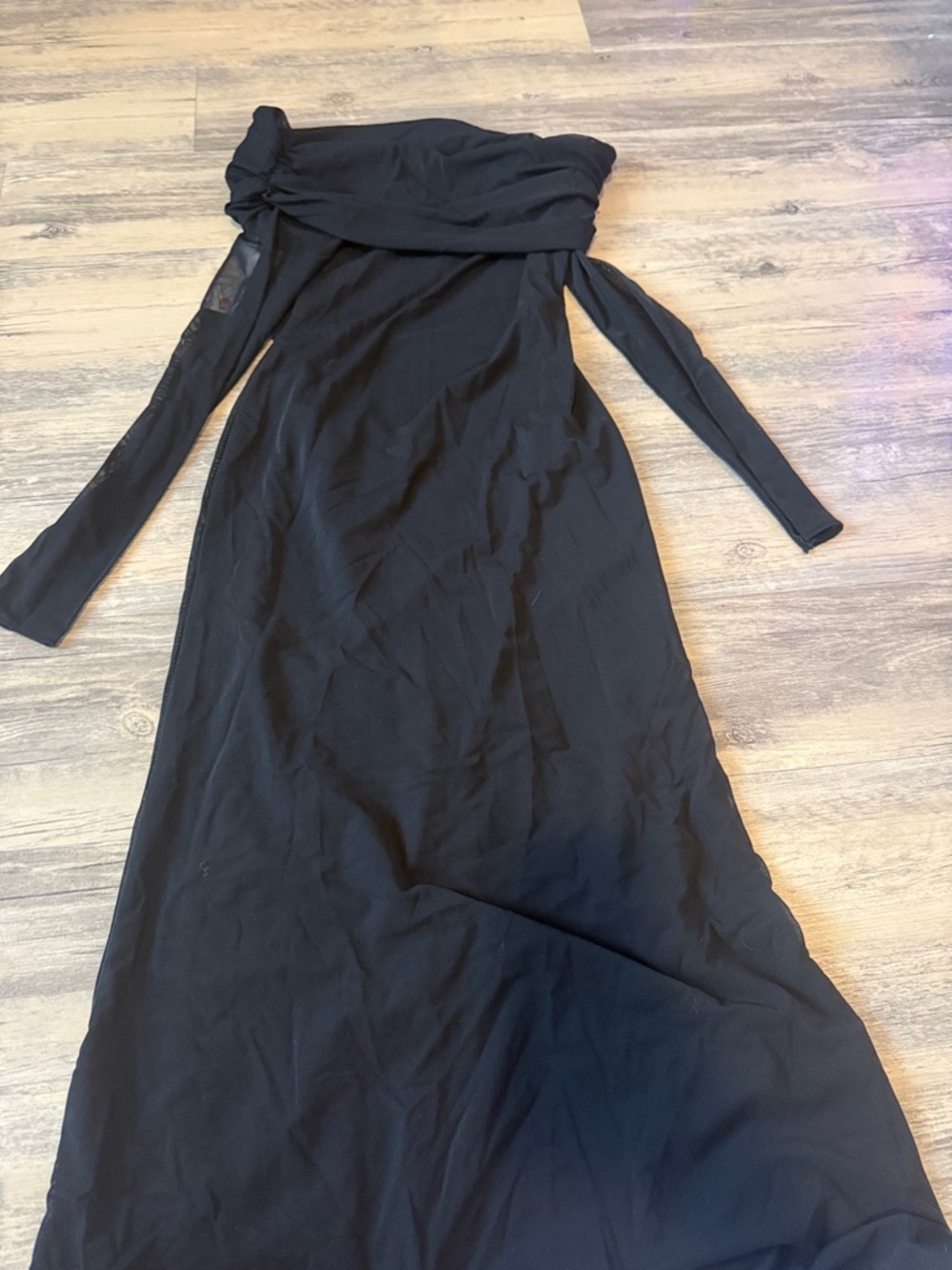 ReoRia Black Off-Shoulder Long Sleeve Maxi Dress